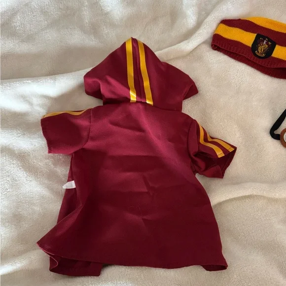 buildabear harry potter gryffindor quidditch uniform + accessories - Picture 11 of 11